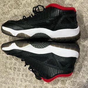 EXTREMELY RARE AIR JORDAN 11 RETRO men’s 9.5
